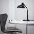 La chaise en cuir et chrome d’Arne Jacobsen est éditée par Fritz Hansen et disponible chez Made in design